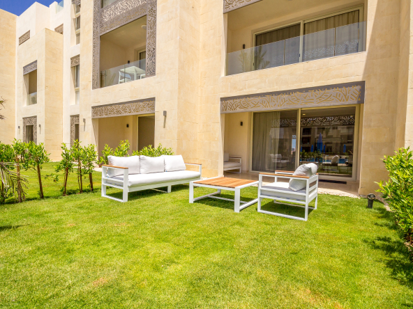 2 BR Beach and Pool Free access