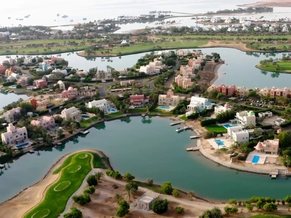 Lagoon waterfront villas and marina lifestyle in El Gouna