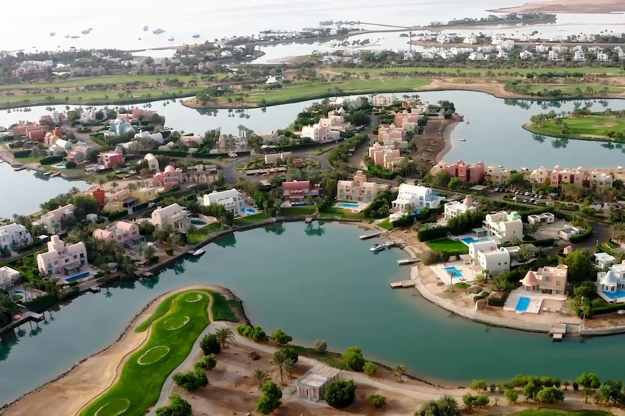 Lagoon waterfront villas and marina lifestyle in El Gouna